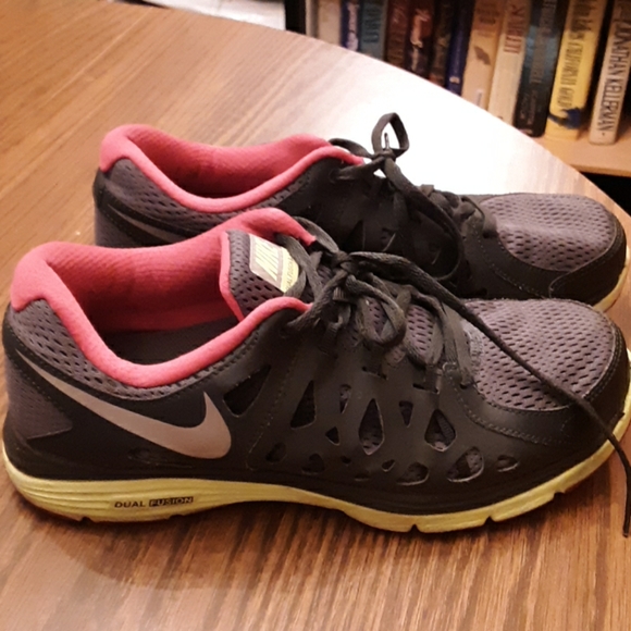 Nike Dual Fusion Run2 women's athletic size 10 - Picture 1 of 5